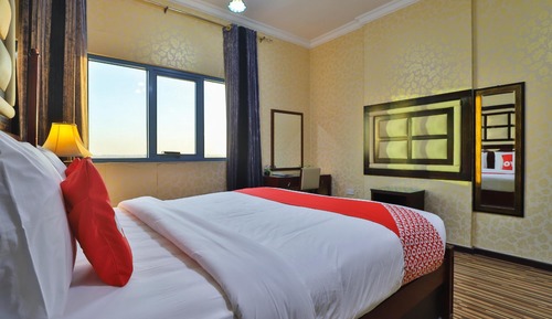 Suite with Living Room with Free Parking