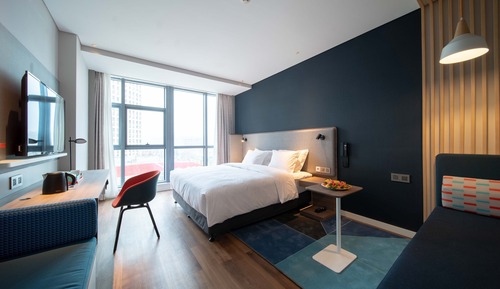 Standard Room, 1 King Bed
