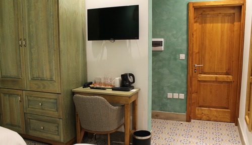 Deluxe Twin Room (accessible via external staircase)