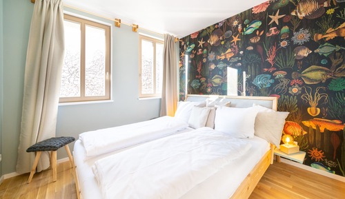 Design Apartment, 1 King Bed, Patio, Courtyard View