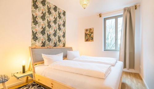 Deluxe Apartment, 1 King Bed, Bathtub, Courtyard View