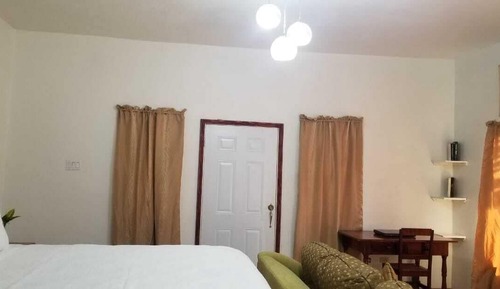 Standard Studio, 1 King Bed, Private Bathroom