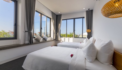 Deluxe Twin Room (with Windows)