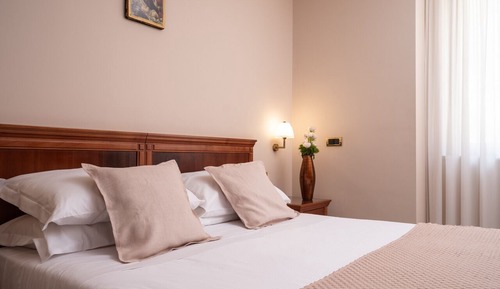 Superior Room, 1 King Bed (Letto Matrimoniale)