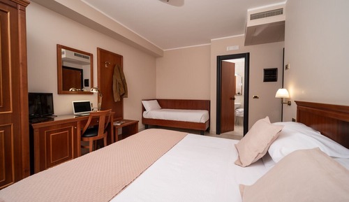 Superior Triple Room (Letto Matrimoniale e 1 Letto Singolo)