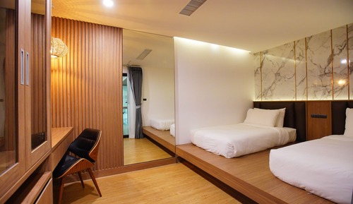 Penthouse Jacuzzi Suite