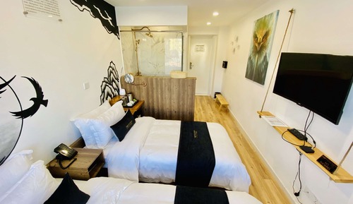 Signature Twin Room