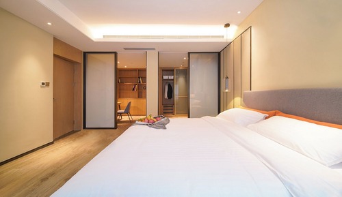 Classic two-bedroom apartment(Kitchen, Fridge)