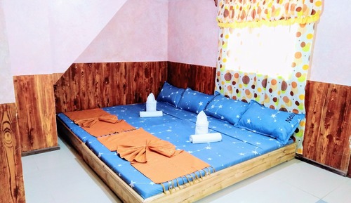 Family Room (good for 8)