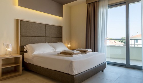 Superior Room, Partial Sea View