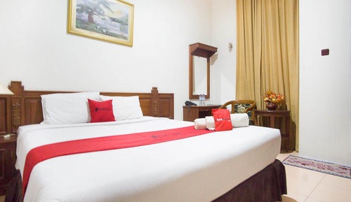 Double Room (RedDoorz)