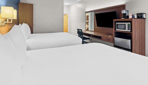 Luxury Room, 2 Queen Beds, Non Smoking (Wet Bar)