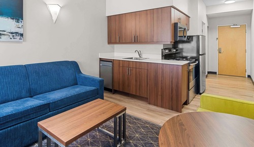 2 Bedroom Suite, (1 King Bed, 1 Queen Bed, Sofa Bed), Full Kitchen