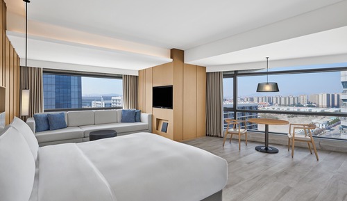 Premier Room, 1 King Bed, City View
