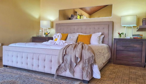 Honeymoon Cabin, 1 King Bed, Valley View, Mountainside