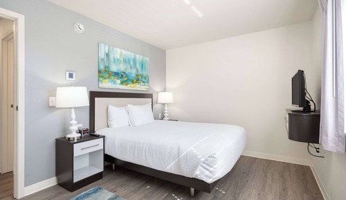 Suite, 3 Bedrooms