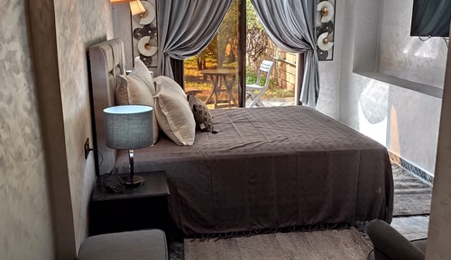 Comfort Suite, 1 King Bed, Garden View