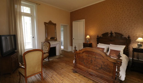 Room (MAGNOLIA)
