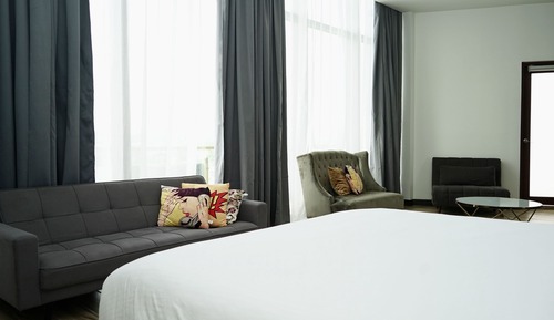 Panoramic Suite, 1 King Bed, Balcony, View (Urban)