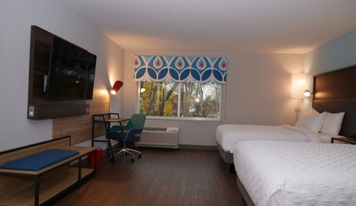 Room, 2 Queen Beds, Accessible (Mobility & Hearing, Roll-In Shower)