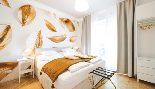 golden flat brand new with balcony and garden view incl. free parking