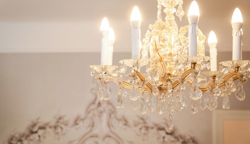 white flat royal and comfy incl. free parking