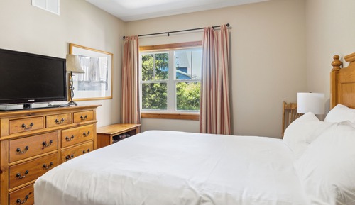 Family Townhome, 2 Bedrooms (126 Snowbridge - No Pets Allowed)