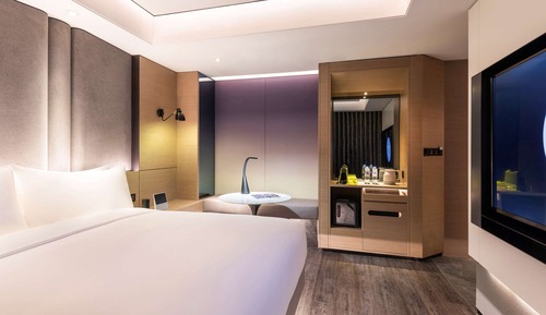 Standard Room, 1 King Bed, Garden View