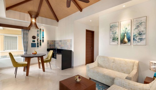 Family Suite, Multiple Beds, Non Smoking (2 King Beds)