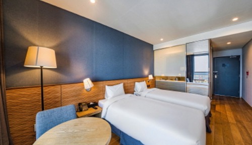 Randomly Assigned Room (Rooms are randomly assigned upon check-in)