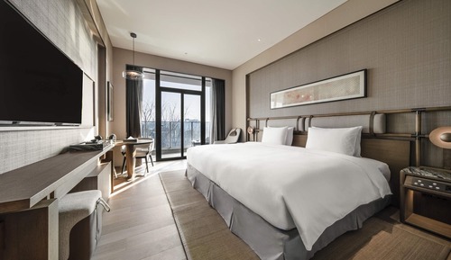 Deluxe Room, 1 King Bed, Garden View