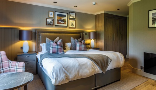 HOTEL JUNIOR SUITE