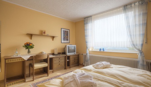 Single Room, south side, no balcony