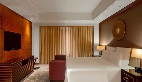 Deluxe Suite, 1 King Bed, Balcony, Sea View