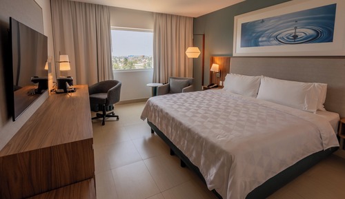Standard Room, 1 King Bed, Balcony