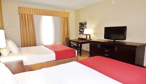 Room, 2 Queen Beds, Accessible, Non Smoking (Roll-in Shower)