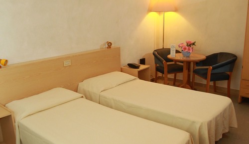 Basic Single Room Countryside View