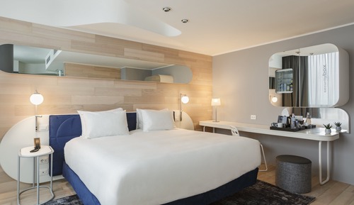 Premium Room, 1 King Bed, City View
