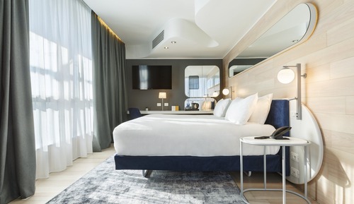 Premium Room, 1 King Bed, City View, Corner