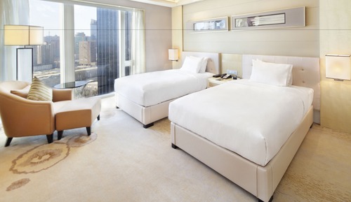 Twin Hilton Guestroom