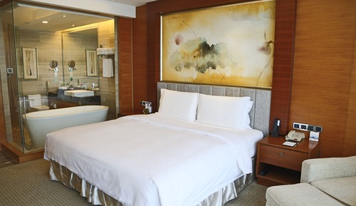 Deluxe King Room