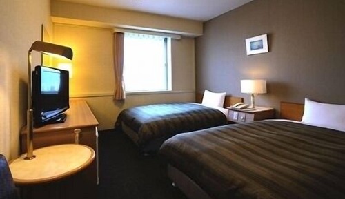 Twin Room, Smoking