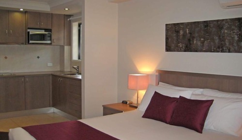 Executive Room, 1 Queen Bed, Kitchen