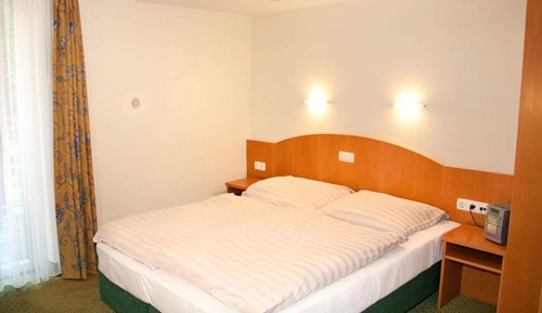 Quintuple Room