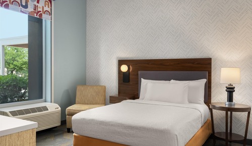 Suite, 1 Queen Bed, Accessible (Hearing Roll In Shower)