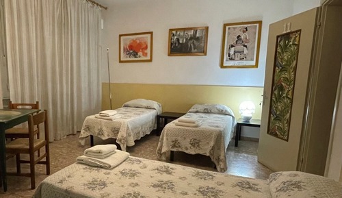 Triple Room, Shared Bathroom