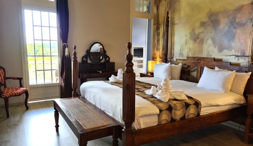 Family Room, 2 Bedrooms