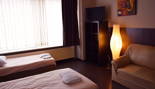 Studio, 2 Twin Beds