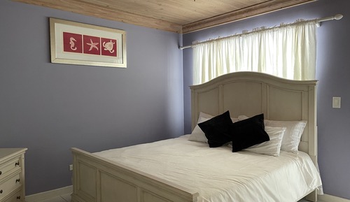  House (Townhouse accommodates four) 