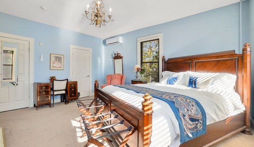 Room #7 - The Morris - King